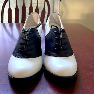 Bass saddle oxford heels, leather, sz. 9.5